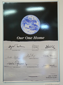 満地球に署名されたG8首脳とEU委員長の直筆署名